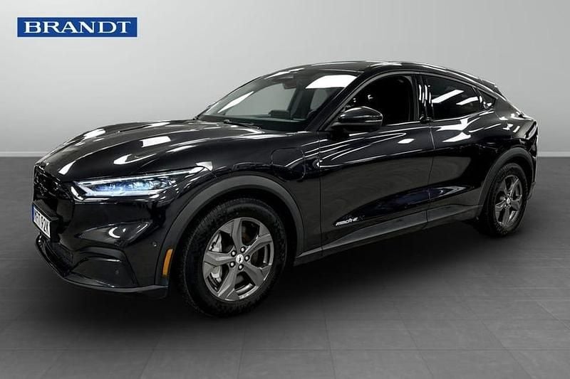 Grå Begagnad 2022 Ford Mustang Mach-E SUV | 369 900 kr (Marknadspris) - Bild 1/4