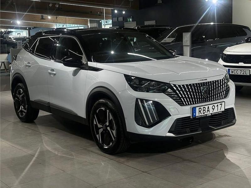 Vit Begagnad 2024 Peugeot 2008 GTi SUV | 259 900 kr (Marknadspris) - Bild 1/4