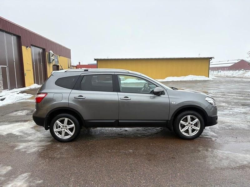 Begagnad Nissan Qashqai +2 131 HK (96 kW) 2012 Grå SUV