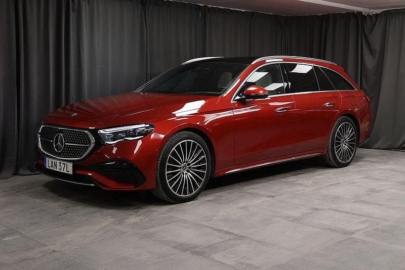 Röd Begagnad 2023 Mercedes E300 Premium Plus Kombi | 689 000 kr (Marknadspris) - Bild 1/4