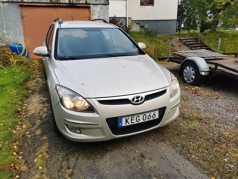Brun Begagnad 2010 Hyundai i30 Kombi | 22 000 kr (Marknadspris) - Bild 1/4