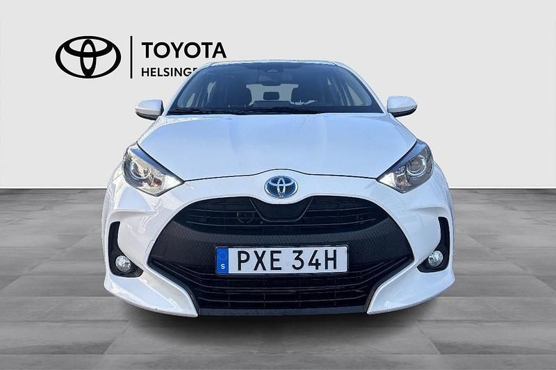 Begagnad Toyota Yaris Hybrid Active 117 HK (86 kW) 2022 Vit Halvkombi