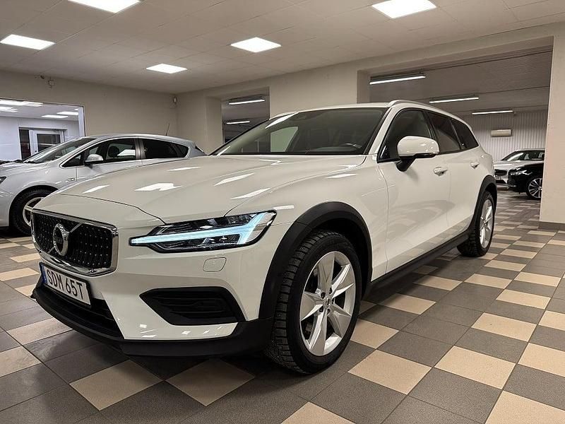 Vit Begagnad 2019 Volvo V60 CC Kombi | 317 800 kr (Marknadspris) - Bild 1/4