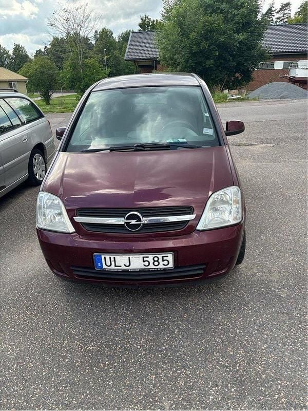 Röd Begagnad 2004 Opel Meriva Minibuss | 9 000 kr (Bra pris) - Bild 1/4