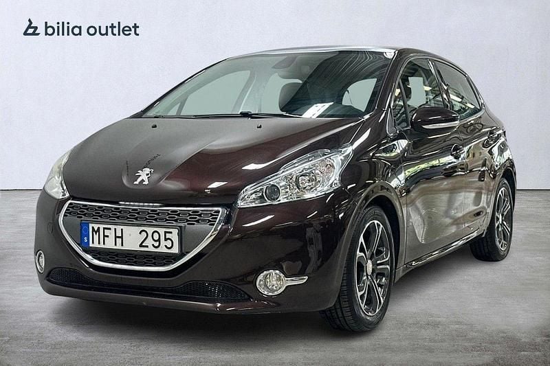 Svart Begagnad 2012 Peugeot 208 Allure Halvkombi | 69 900 kr (Marknadspris) - Bild 1/3