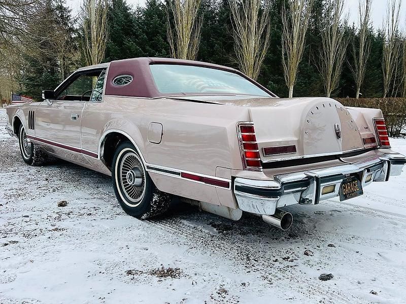 Begagnad Lincoln Continental 208 HK (152 kW) 1978 Light red moondust metallic