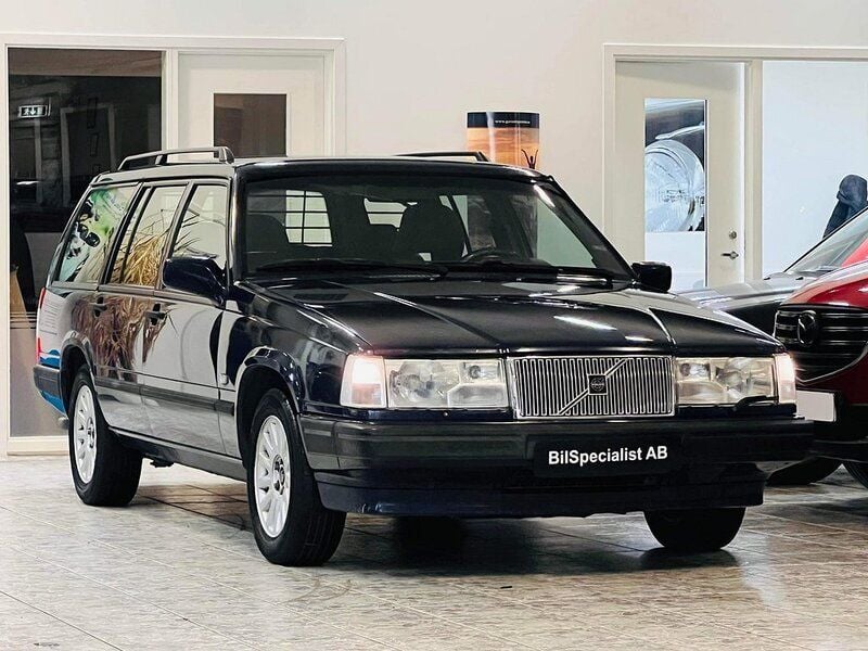 Begagnad Volvo 945 Standard 135 HK (99 kW) 1998 Mörkblå Kombi