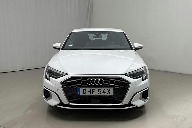 Begagnad Audi A3 Advanced Plus 150 HK (110 kW) 2021 Vit Sedan