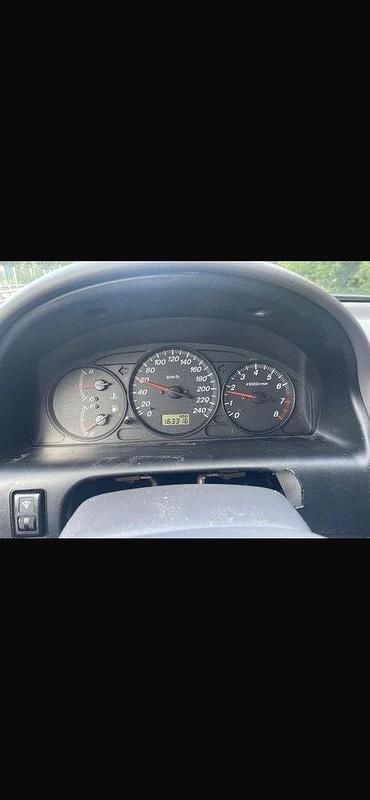 Grå Begagnad 2000 Mazda 626 Sedan | 16 900 kr - Bild 1/4