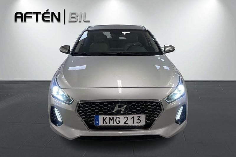 Begagnad Hyundai i30 Comfort 140 HK (102 kW) 2017 Silver Halvkombi