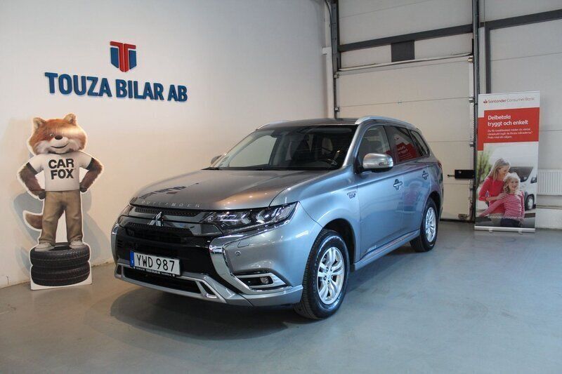 Grå Begagnad 2019 Mitsubishi Outlander P-HEV Edition SUV | 259 900 kr (Marknadspris) - Bild 1/4