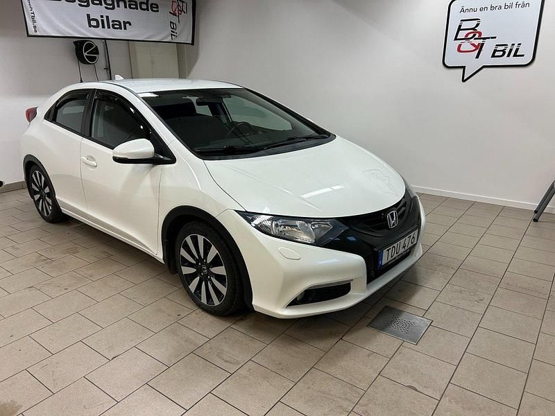 Vit Begagnad 2014 Honda Civic Sport Halvkombi | 94 900 kr (Marknadspris) - Bild 1/4