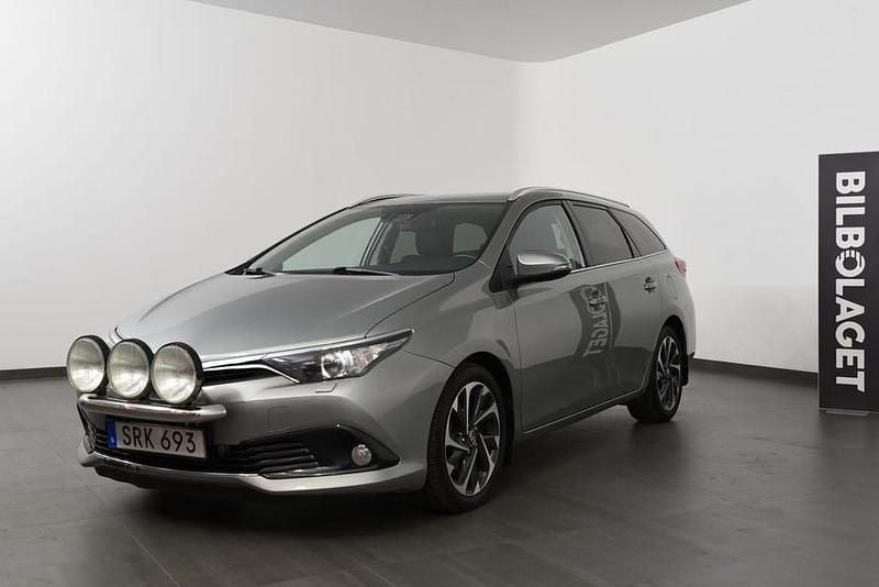 Ljusgrå Begagnad 2016 Toyota Auris Touring Sports Active Kombi | 99 500 kr - Bild 1/4