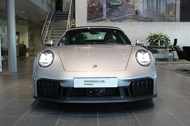 Begagnad Porsche 911 Targa 4 485 HK (356 kW) 2025 Flerfärgad Cab