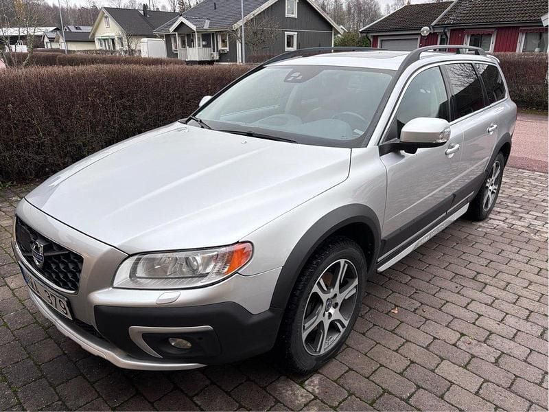 Silver Begagnad 2014 Volvo XC70 Summum Kombi | 130 000 kr (Bra pris) - Bild 1/4