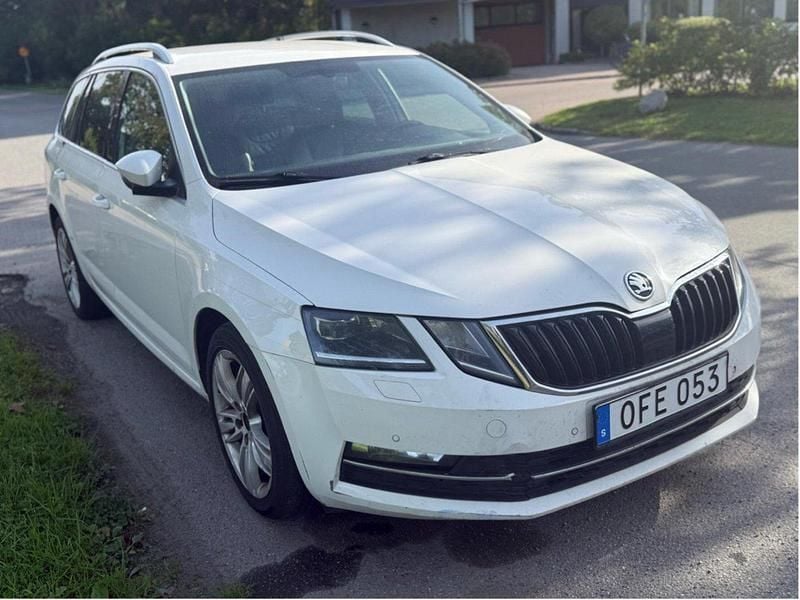 Vit Begagnad 2020 Skoda Octavia G-TEC Style Kombi | 69 000 kr (Marknadspris) - Bild 1/4