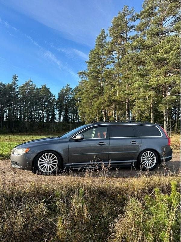 Grå Begagnad 2012 Volvo V70 Kombi | 89 500 kr (Marknadspris) - Bild 1/4