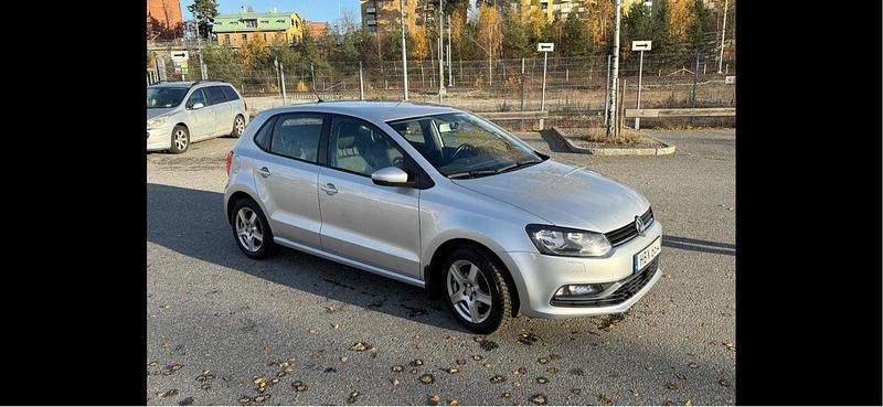 Silver Begagnad 2016 VW Polo Halvkombi | 79 500 kr (Bra pris) - Bild 1/4