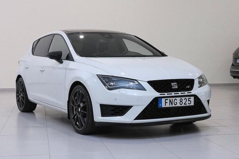 Vit Begagnad 2015 Cupra Leon Halvkombi | 129 900 kr (Marknadspris) - Bild 1/4