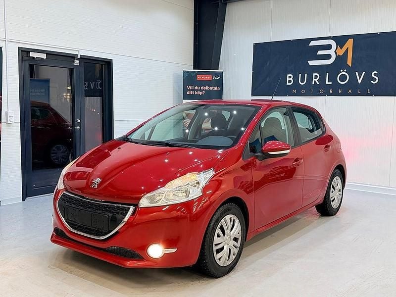 Röd Begagnad 2015 Peugeot 208 Active Halvkombi | 49 900 kr (Lite dyr) - Bild 1/4
