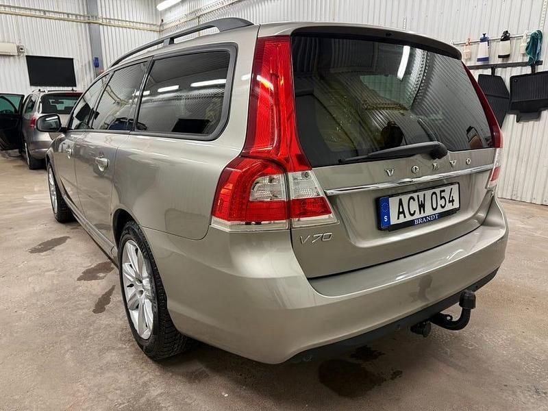 Begagnad Volvo V70 Standard 190 HK (139 kW) 2015 Ljusbrun Kombi