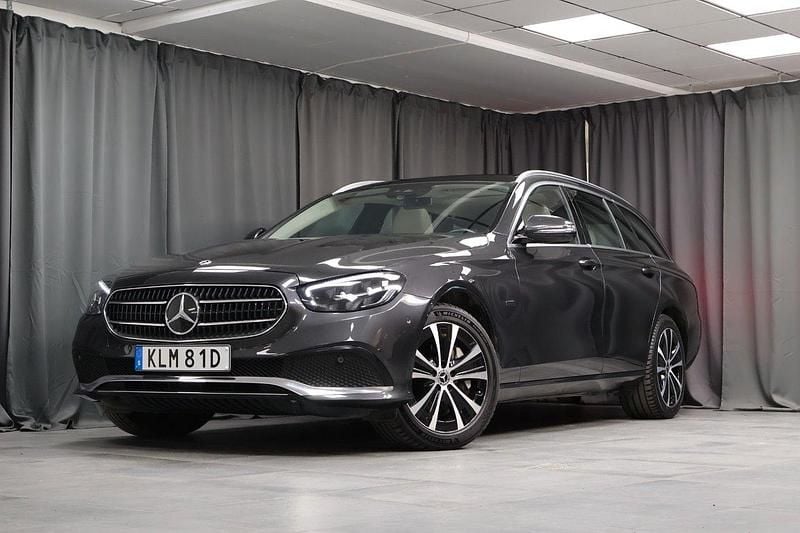 Grå Begagnad 2021 Mercedes E300 Avantgarde Kombi | 399 000 kr (Marknadspris) - Bild 1/4