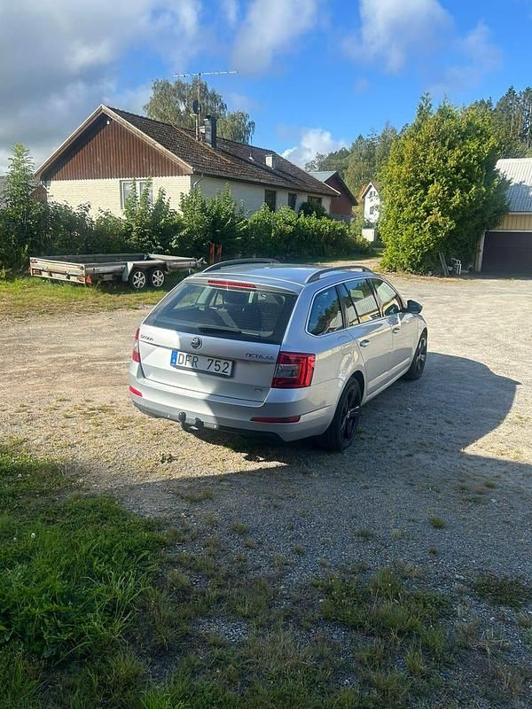 Begagnad Skoda Octavia 105 HK (77 kW) 2014 Kombi