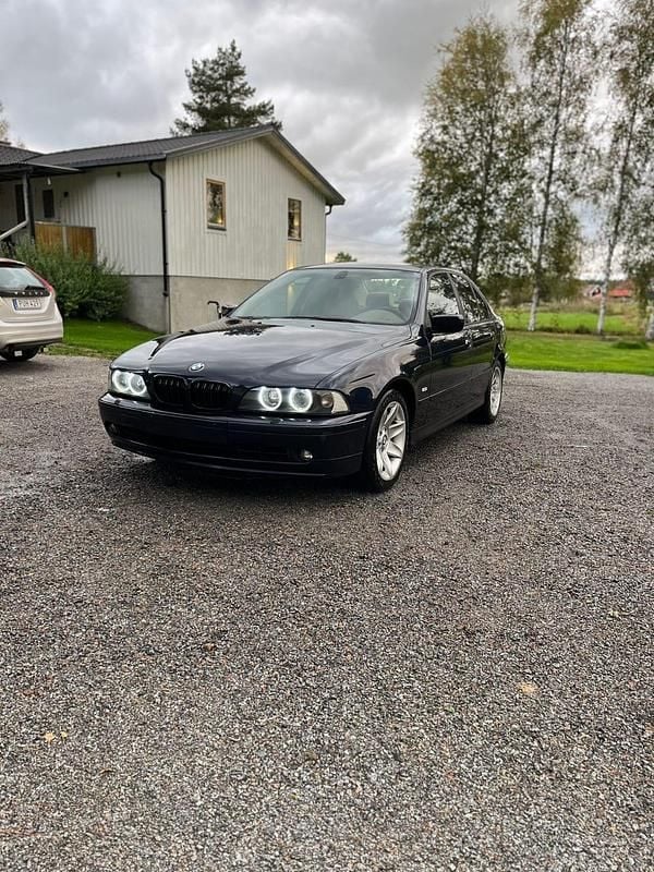 Begagnad BMW 540 286 HK (210 kW) 2000 Orientblau Sedan