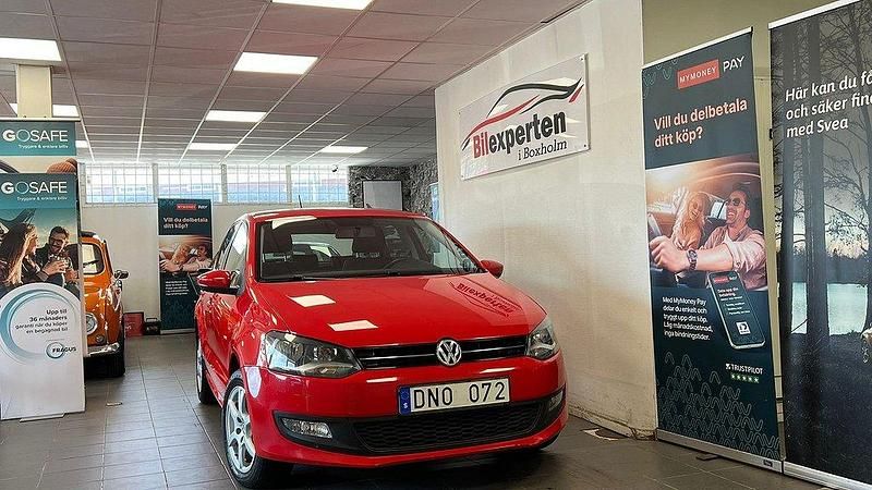 Röd Begagnad 2012 VW Polo Halvkombi | 54 900 kr (Marknadspris) - Bild 1/4