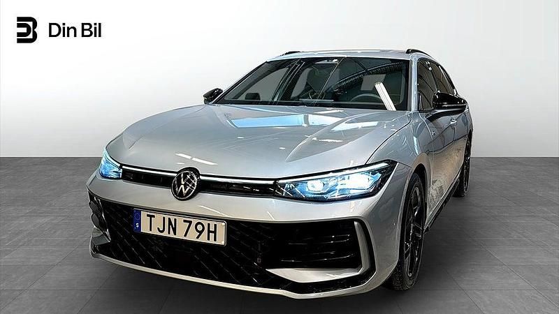 Begagnad VW Passat R-line 193 HK (141 kW) 2024 Oyster silver metallic Kombi