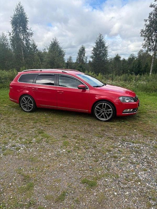 Röd Begagnad 2015 VW Passat Kombi | 80 000 kr (Superpris) - Bild 1/3