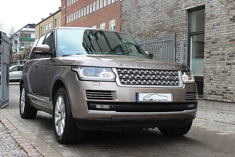 Grå Begagnad 2015 Land Rover Range Rover Autobiography SUV | 345 000 kr (Marknadspris) - Bild 1/4