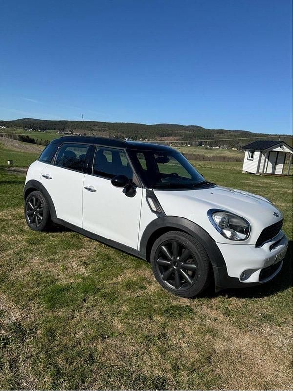 Vit Begagnad 2011 Mini Cooper S Countryman SUV | 86 000 kr (Marknadspris) - Bild 1/4