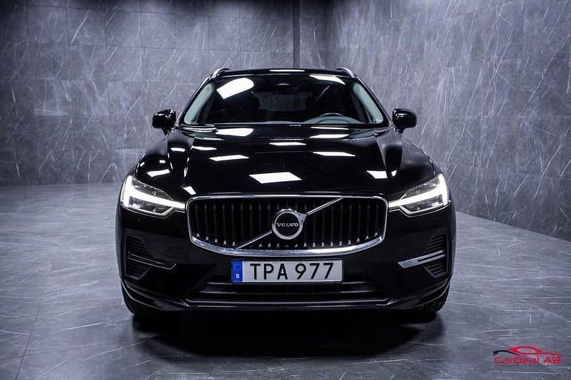 Begagnad Volvo XC60 Momentum 197 HK (144 kW) 2021 Svart SUV