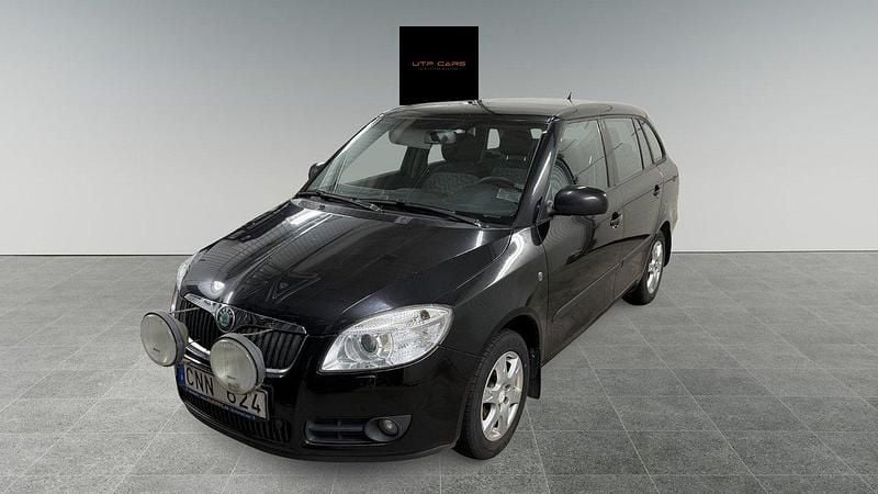 Svart Begagnad 2009 Skoda Fabia Ambiente Halvkombi | 29 800 kr (Marknadspris) - Bild 1/4