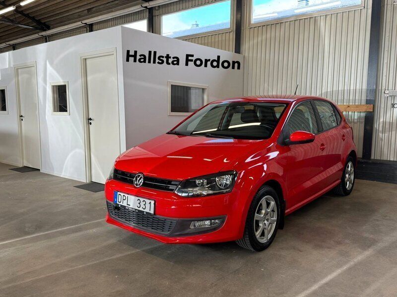 Röd Begagnad 2010 VW Polo Halvkombi | 99 900 kr (Lite dyr) - Bild 1/4