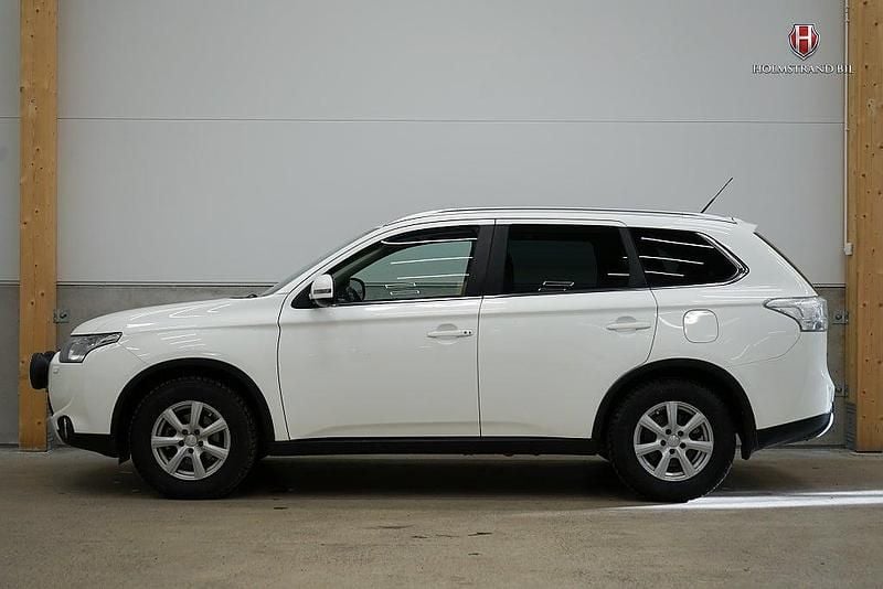 Begagnad Mitsubishi Outlander 150 HK (110 kW) 2015 Vit SUV