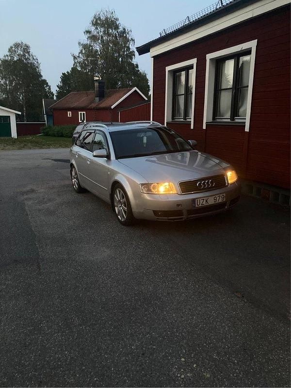 Silver Begagnad 2004 Audi A4 Kombi | 16 500 kr - Bild 1/4
