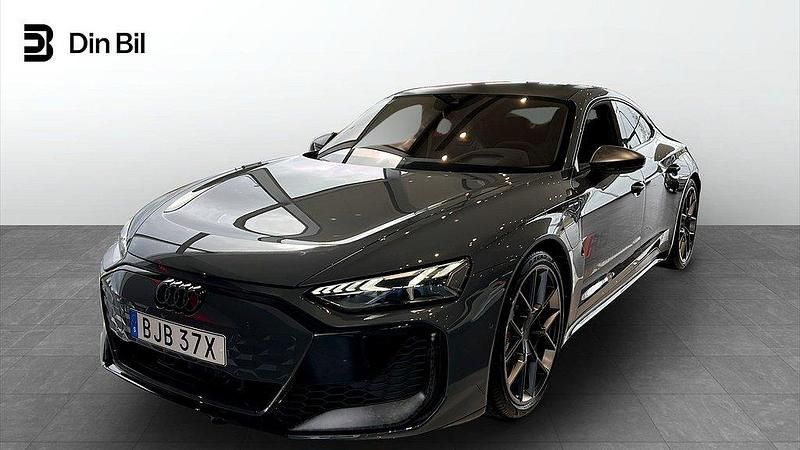 Grå Ny 2024 Audi e-tron GT quattro Performance Sedan | 2 396 200 kr - Bild 1/4