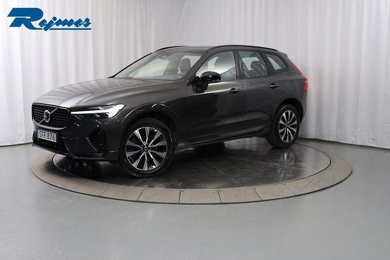 Grå Begagnad 2022 Volvo XC60 Plus SUV | 359 900 kr (Bra pris) - Bild 1/4
