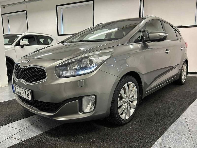 Grå Begagnad 2013 Kia Carens Minibuss | 62 500 kr (Marknadspris) - Bild 1/4