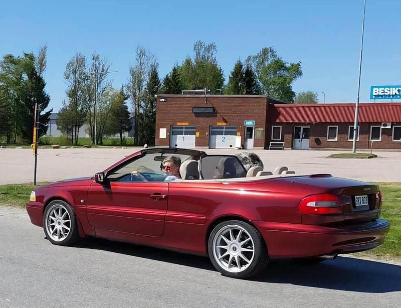 Röd Begagnad 2001 Volvo C70 Cab | 92 000 kr (Bra pris) - Bild 1/4