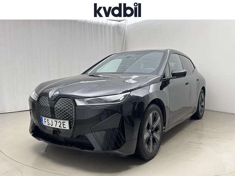 Svart Begagnad 2024 BMW iX Sport Line SUV | 709 000 kr (Marknadspris) - Bild 1/3