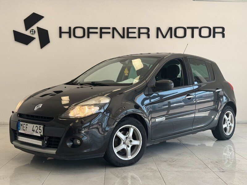 Svart Begagnad 2011 Renault Clio IV Halvkombi | 29 000 kr - Bild 1/4