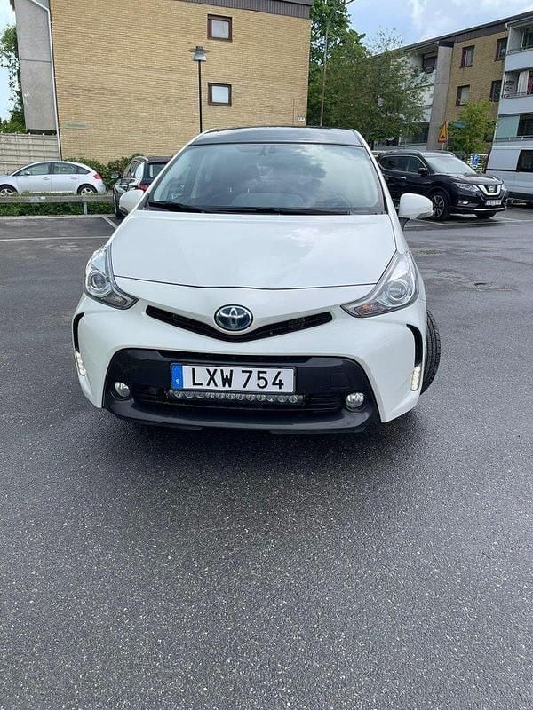 Vit Begagnad 2015 Toyota Prius+ Minibuss | 250 000 kr (Dyr) - Bild 1/3