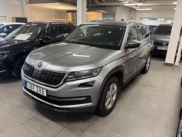 Grå Begagnad 2019 Skoda Kodiaq Business Line SUV | 263 800 kr (Marknadspris) - Bild 1/4