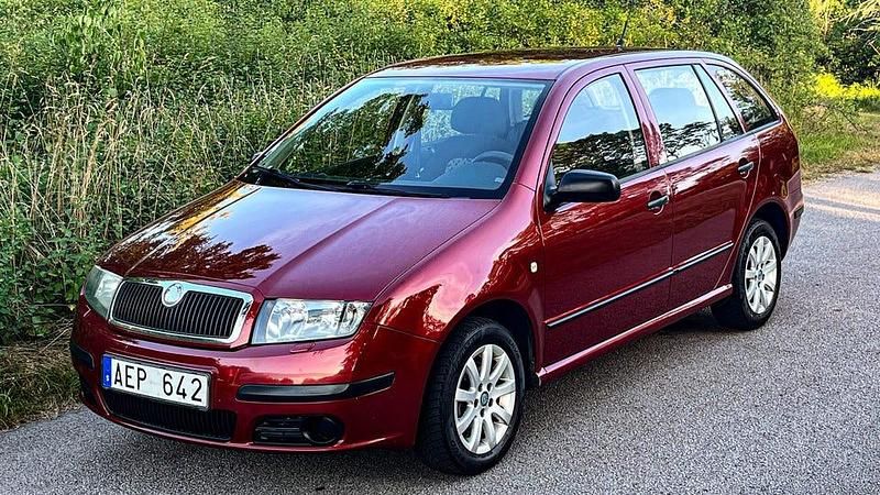 Vin röd Begagnad 2007 Skoda Fabia Kombi | 28 900 kr (Marknadspris) - Bild 1/4