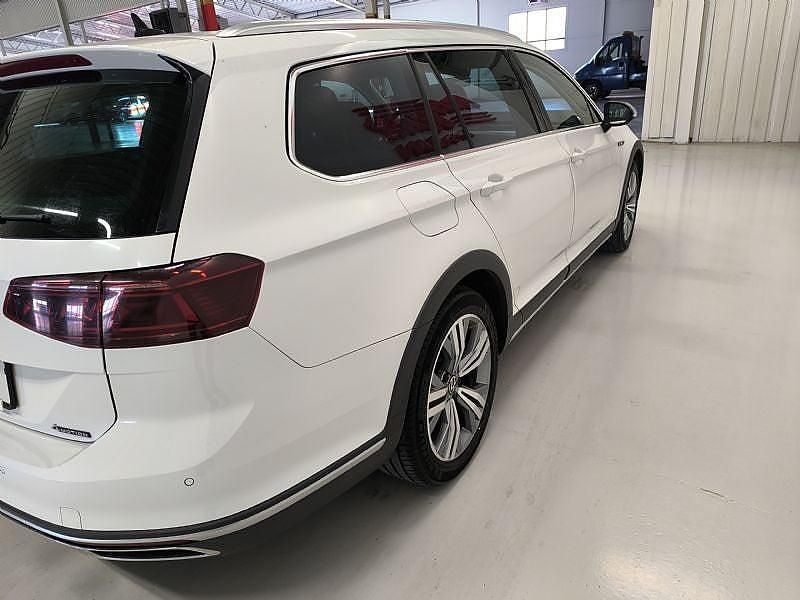 Begagnad VW Passat Alltrack Executive 200 HK (147 kW) 2021 Vit Kombi