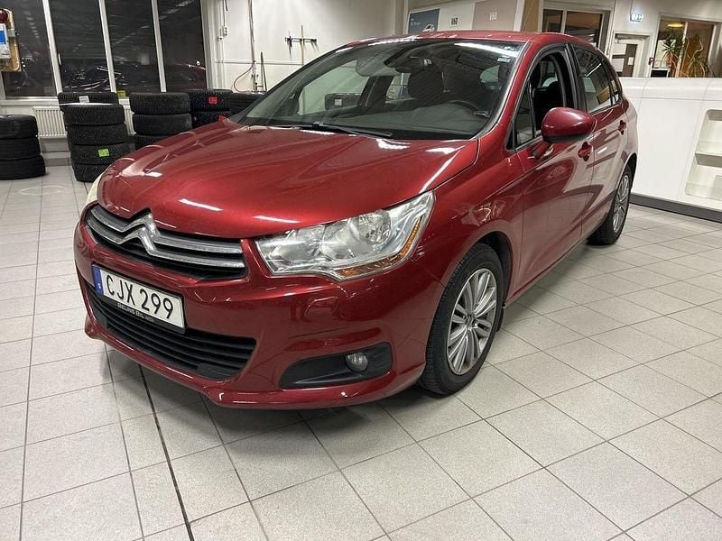 Röd Begagnad 2013 Citroën C4 Halvkombi | 79 500 kr (Bra pris) - Bild 1/4