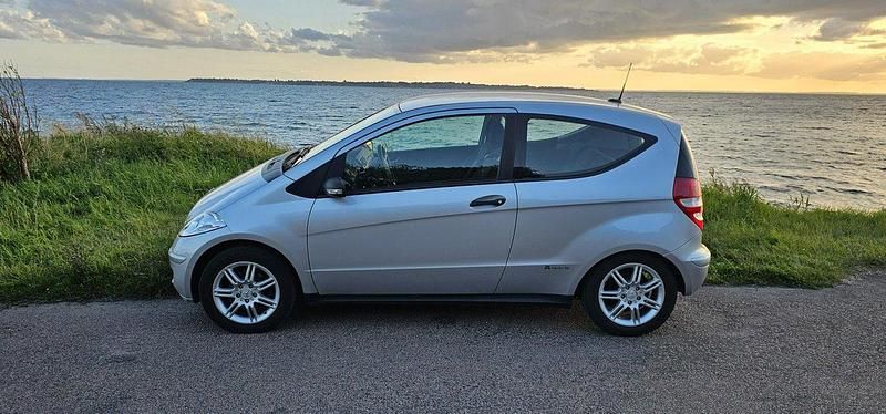 Silver Begagnad 2007 Mercedes A150 Classic Halvkombi | 25 000 kr (Bra pris) - Bild 1/4